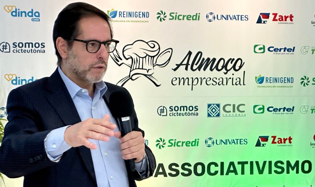 Vice-presidente jurídico da Federasul palestra sobre o sistema tributário em Viamão