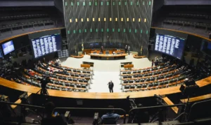 Câmara aprova criação de 18 novas vagas de deputados com custo anual de R$ 64 milhões