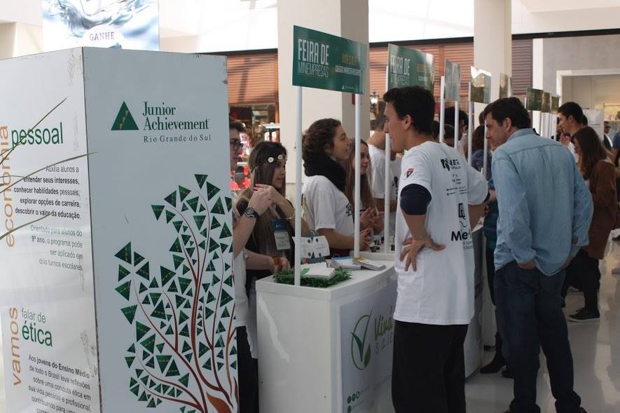 Estudantes de Viamão apresentam projetos na Feira de Miniempresas neste sábado