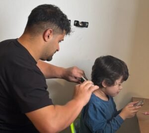 Barbeiro de Viamão desenvolve projeto inclusivo e impacta a vida de famílias atípicas da região