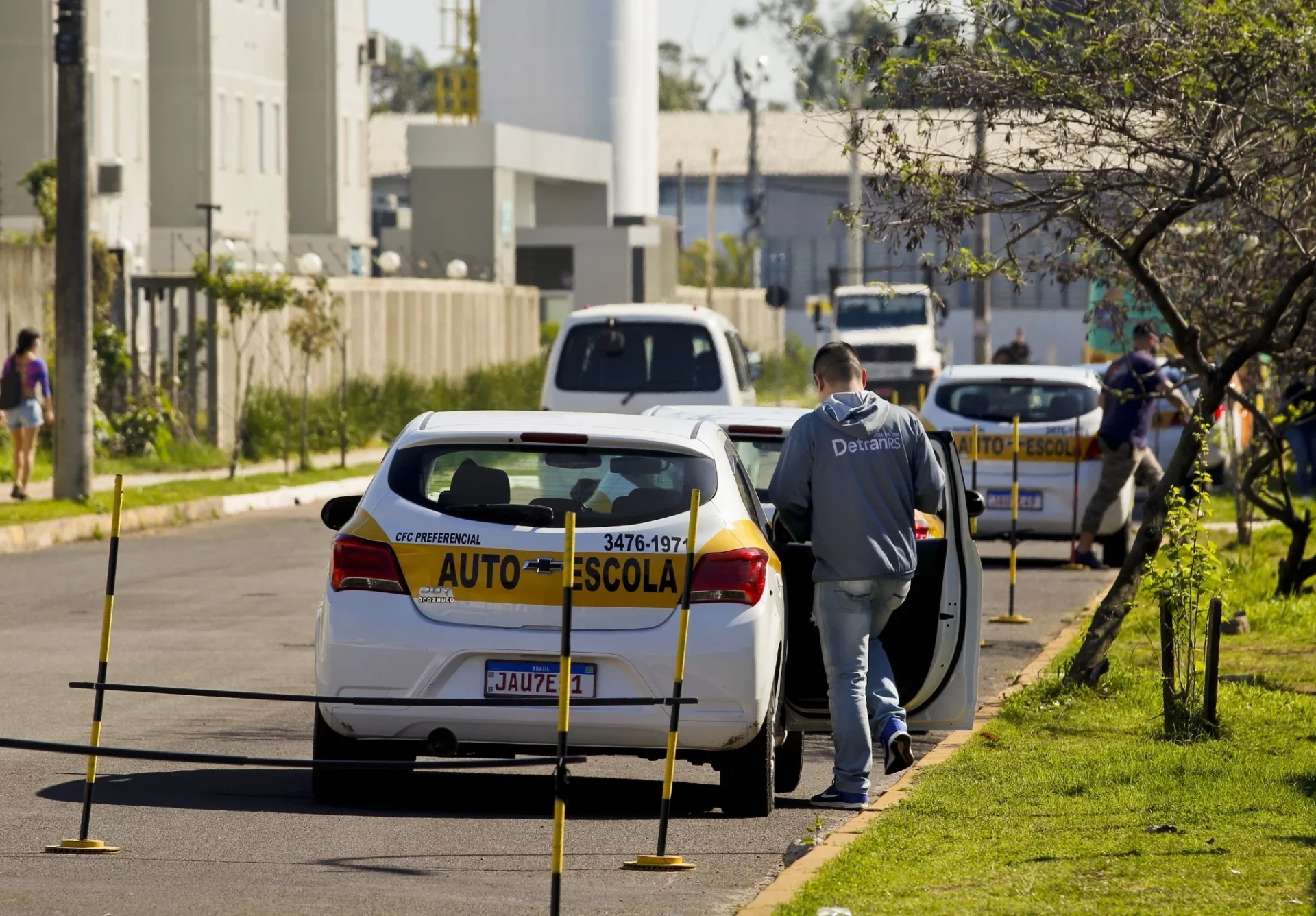 Proposta de CNH sem autoescola pode reduzir custo em 80%, mas setor alerta para demissões em massa