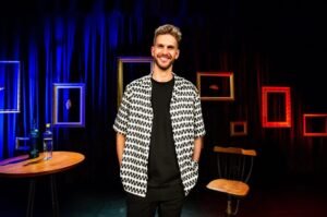 Humorista francês Paul Cabannes apresenta o show “Alma de brasileiro” em Viamão